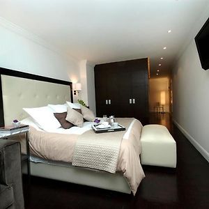 Deluxe Queen Suite